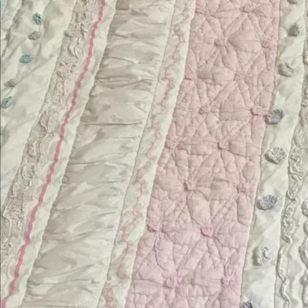 Pottery barn kids queen/full quilt w/ 2 shams
